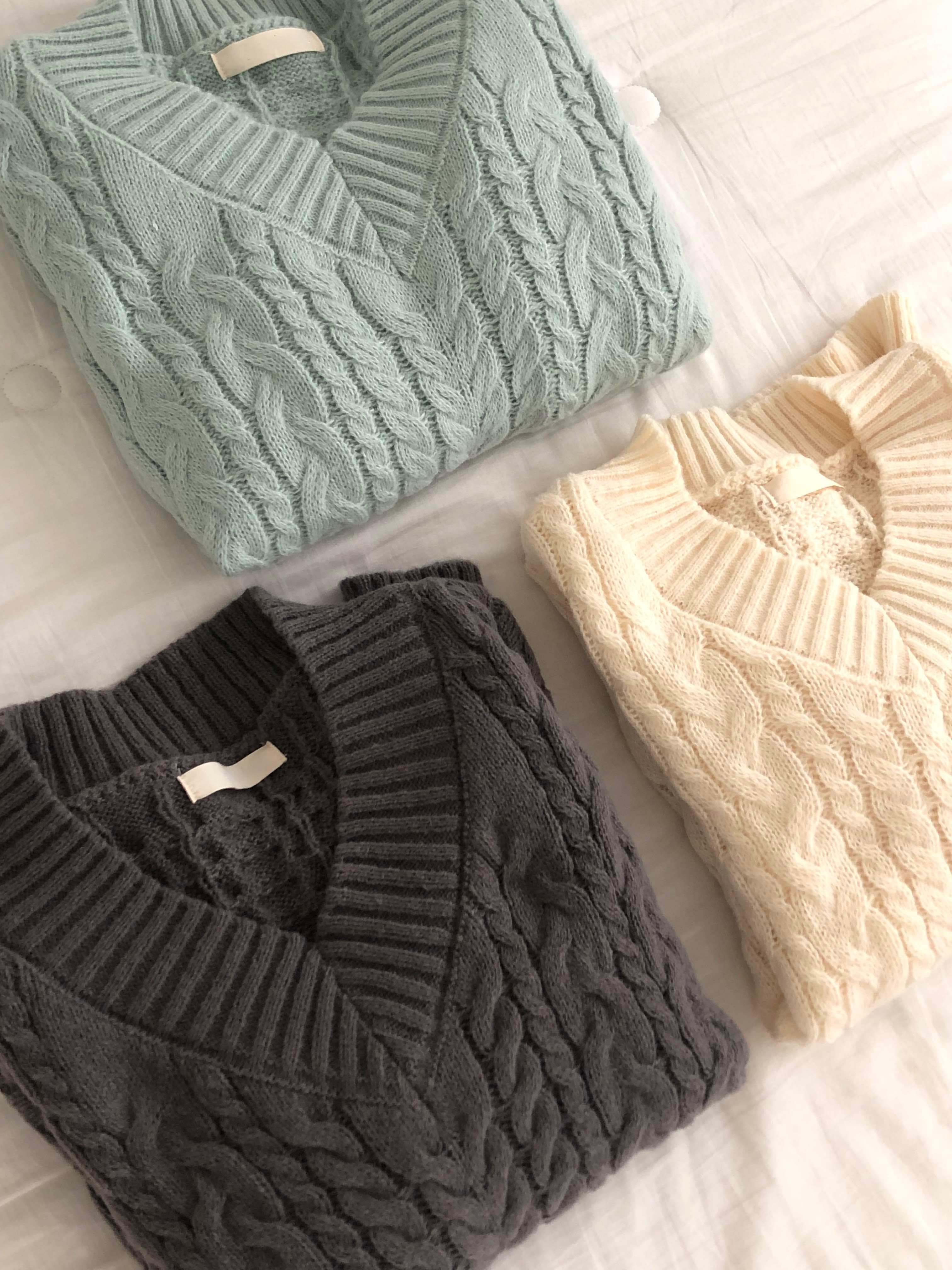wide v cable knit